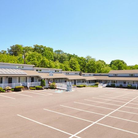 East Shore Lodging Hawley Bagian luar foto