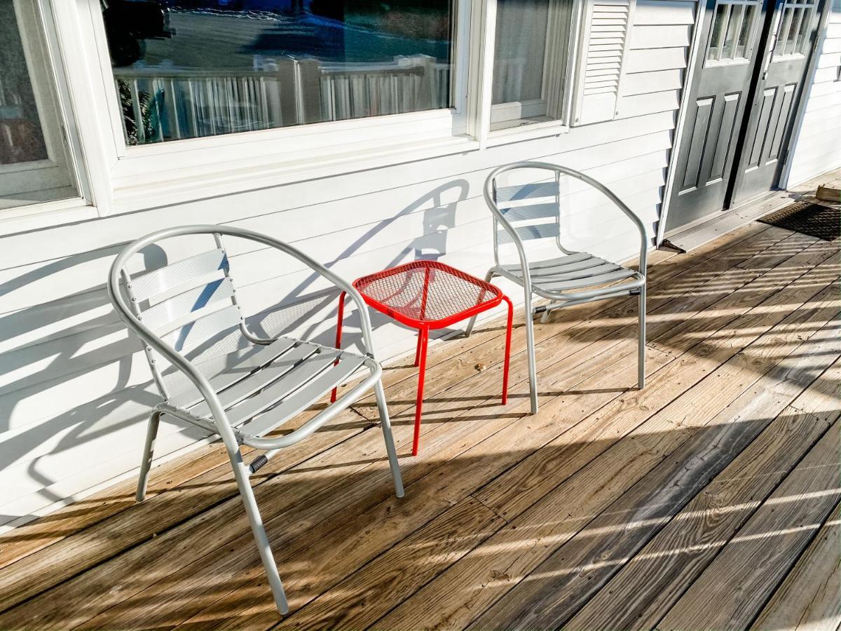 East Shore Lodging Hawley Bagian luar foto