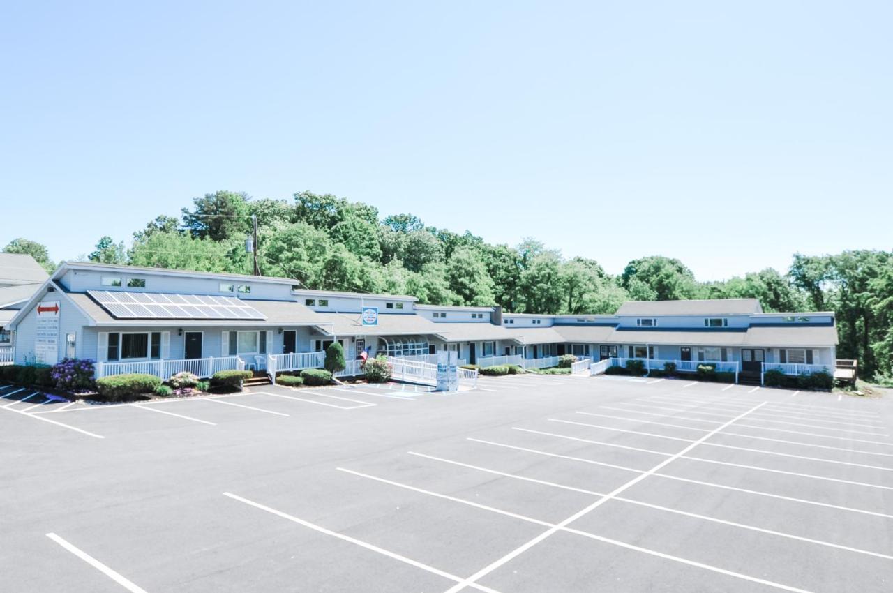 East Shore Lodging Hawley Bagian luar foto