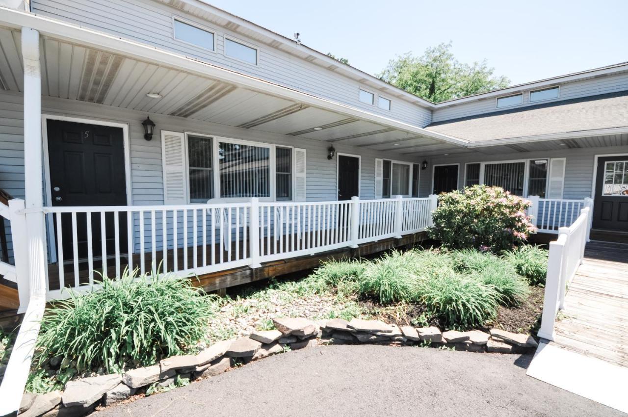 East Shore Lodging Hawley Bagian luar foto