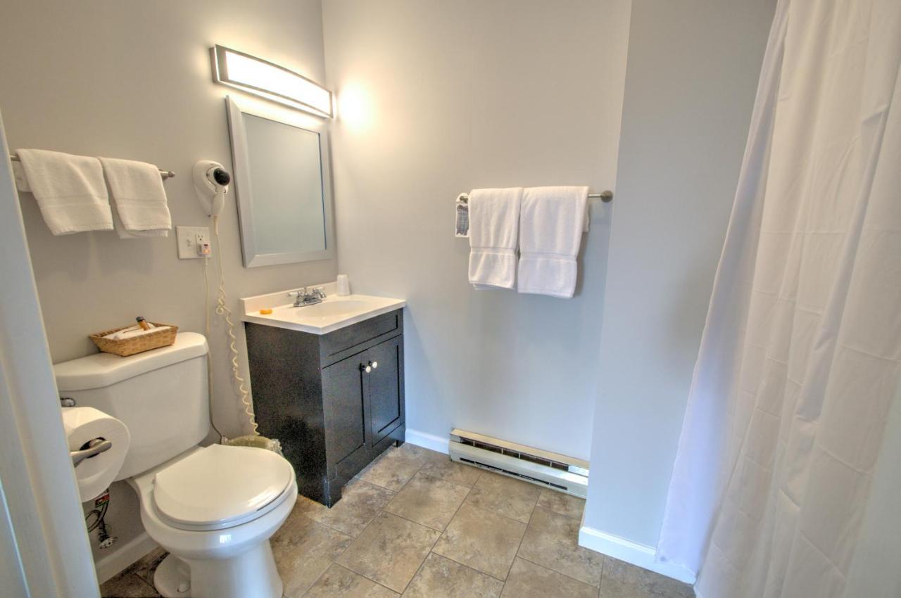 East Shore Lodging Hawley Bagian luar foto