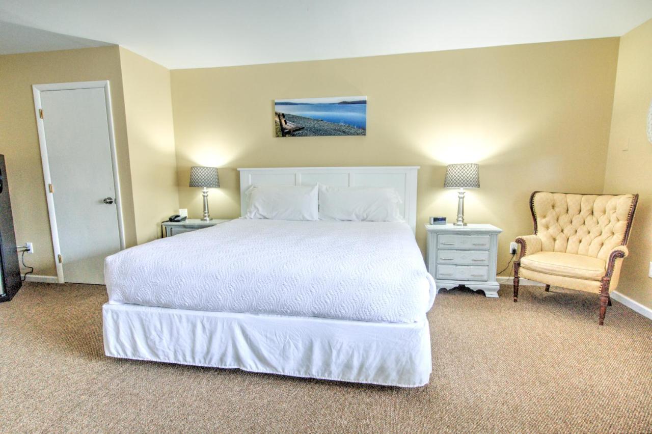East Shore Lodging Hawley Bagian luar foto
