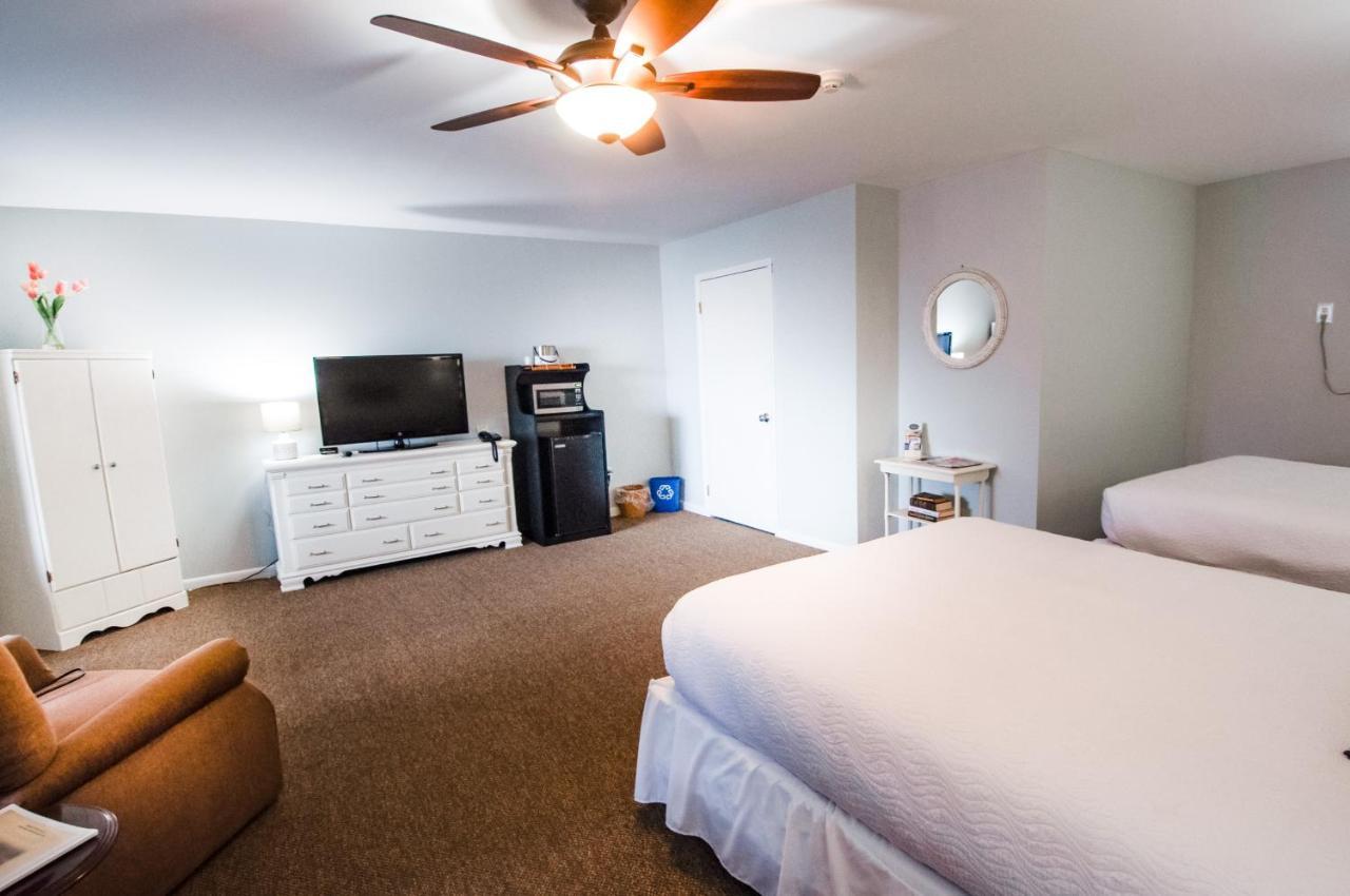 East Shore Lodging Hawley Bagian luar foto