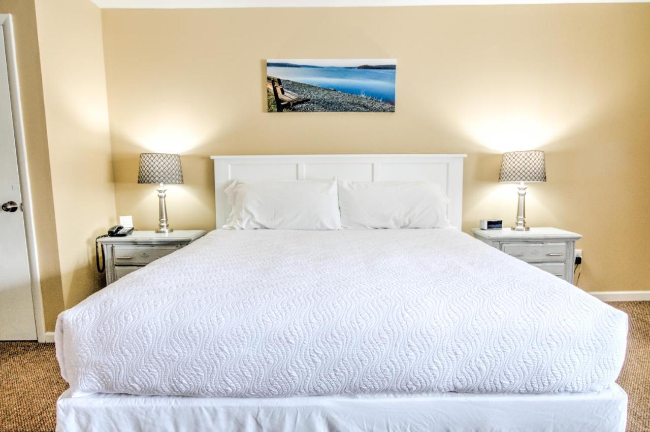 East Shore Lodging Hawley Bagian luar foto