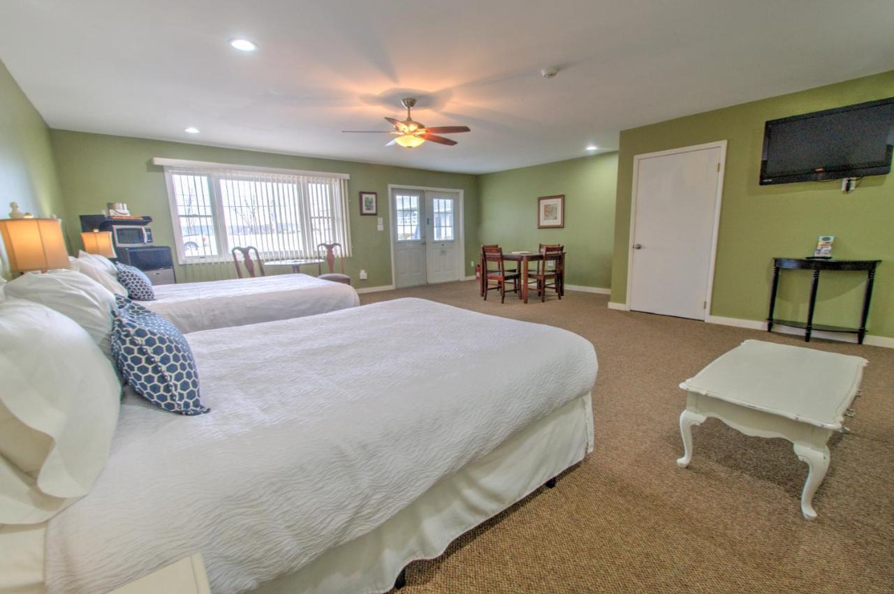 East Shore Lodging Hawley Bagian luar foto