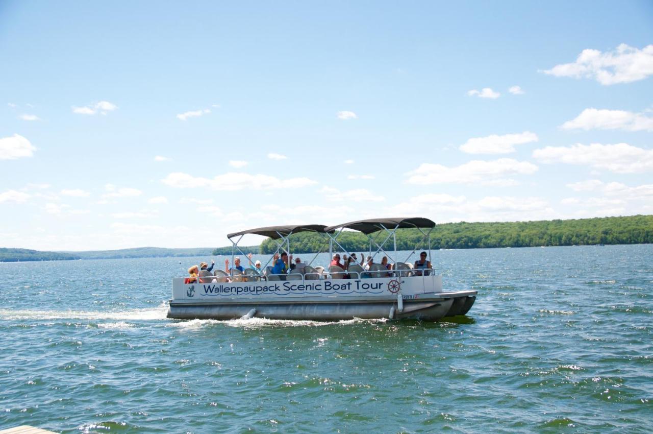 East Shore Lodging Hawley Bagian luar foto