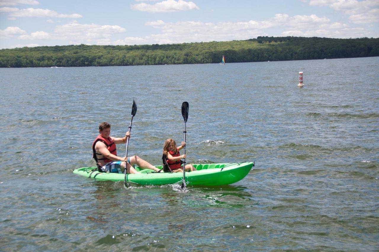 East Shore Lodging Hawley Bagian luar foto