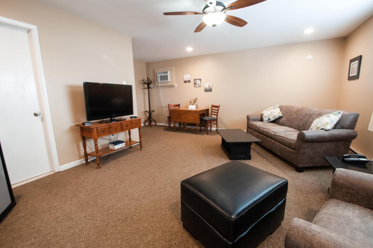East Shore Lodging Hawley Bagian luar foto