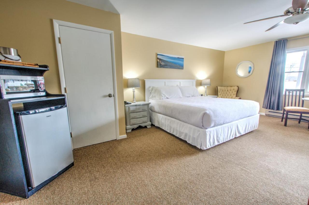 East Shore Lodging Hawley Bagian luar foto