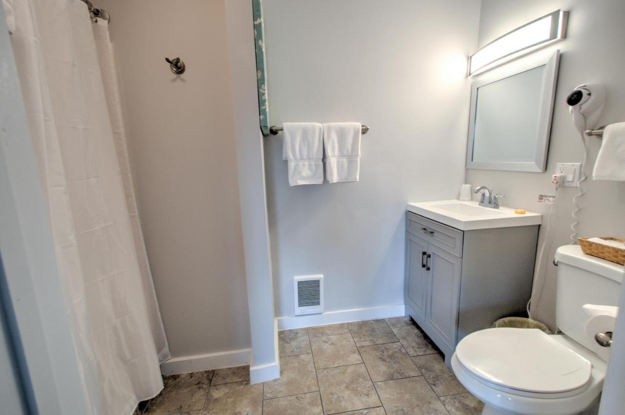 East Shore Lodging Hawley Bagian luar foto