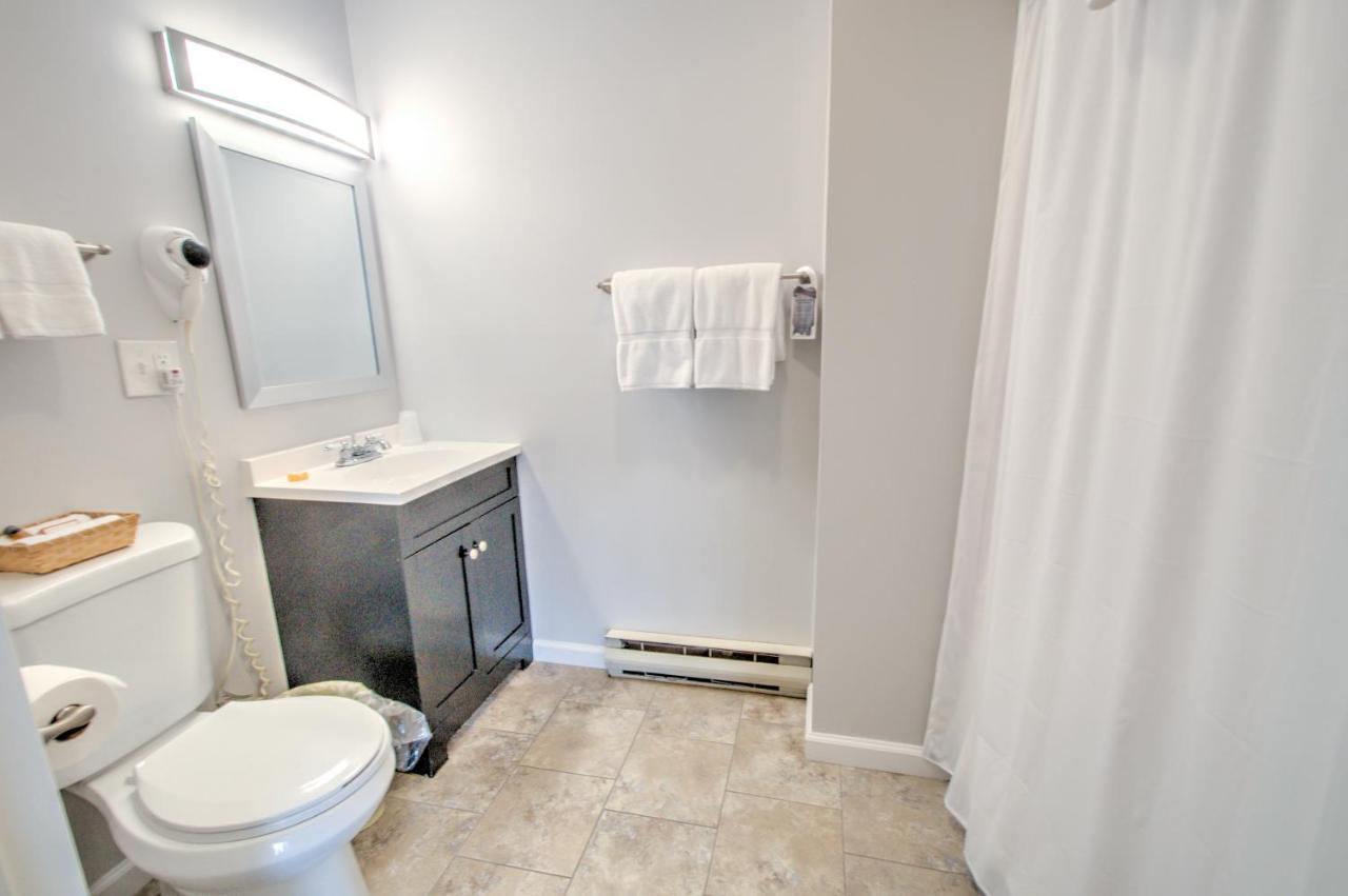 East Shore Lodging Hawley Bagian luar foto