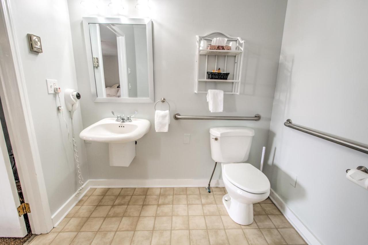 East Shore Lodging Hawley Bagian luar foto